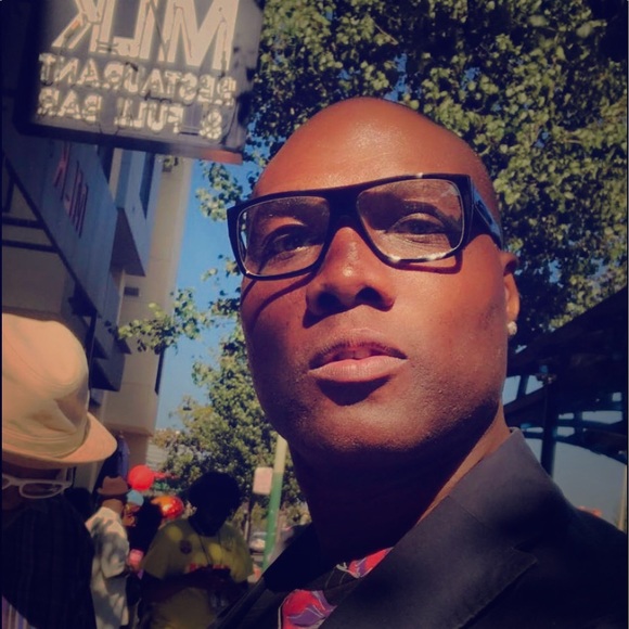 Meet your Posher, Derek - Picture 2 of 3